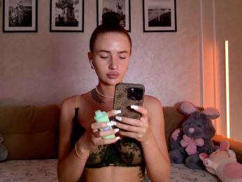 -moon-girl-18 bongacams stream image