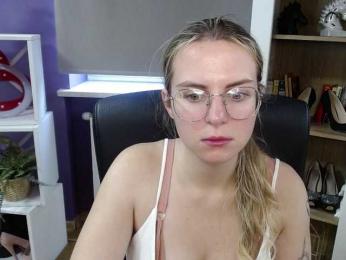 Soft-Zoey bongacams stream image