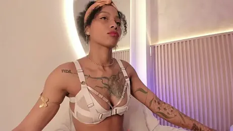 daiana_curly stripchat stream image