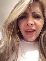 _Abril-Office1 stripchat stream image