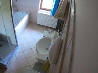 voyeurcam-julmodels-bath-2nd-2 camsoda stream image