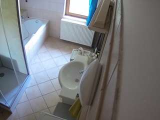 voyeurcam-julmodels-bath-2nd-2 camsoda stream image