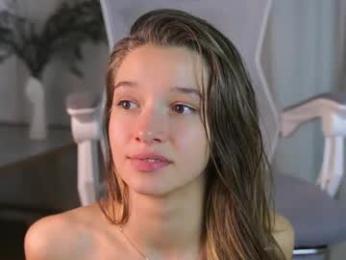 little_poetry chaturbate stream image