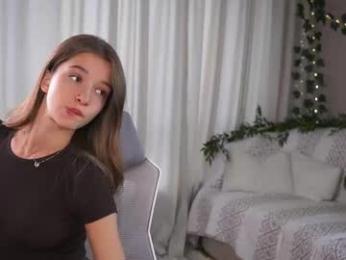 little_poetry chaturbate stream image