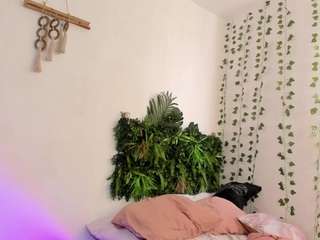 karlyee camsoda stream image