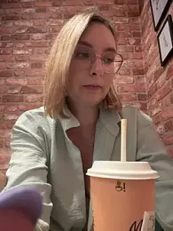 The_Snowwhitee stripchat stream image