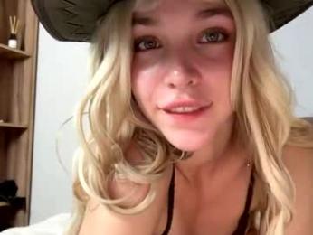 cutieeeeva chaturbate stream image