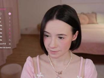 MissEssie bongacams stream image