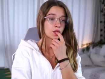 little_poetry chaturbate stream image