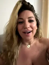 miamellycious stripchat stream image