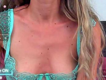 SelenaWest bongacams stream image