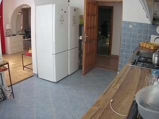 voyeurcam-julmodels-kitchen camsoda stream image