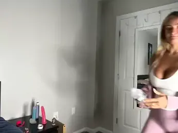 meggsworld stripchat stream image