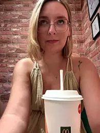 The_Snowwhitee stripchat stream image