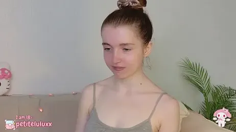 petiteluluxx stripchat stream image