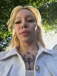 babydolll stripchat stream image