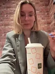 The_Snowwhitee stripchat stream image