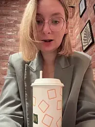 The_Snowwhitee stripchat stream image