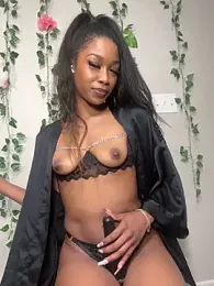 mismialove stripchat stream image