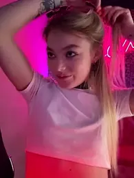 AriWild stripchat stream image