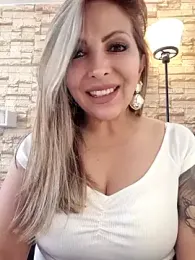 _Abril-Office1 stripchat stream image