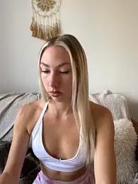 LuisaBecker stripchat stream image