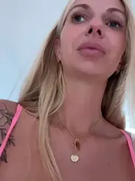 JezzyHill stripchat stream image