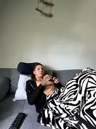 Izy_cute_ stripchat stream image