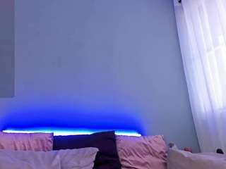 mollyybloom camsoda stream image