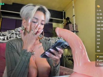 royalsquirt bongacams stream image