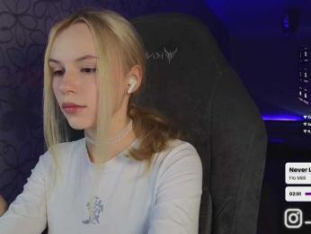 fymryn bongacams stream image