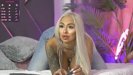 GoldenAmber stripchat stream image