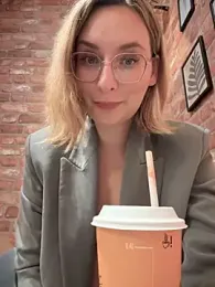 The_Snowwhitee stripchat stream image