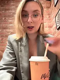 The_Snowwhitee stripchat stream image