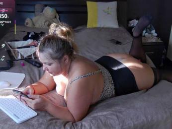 FLUFFY_BEAUTY bongacams stream image