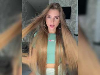 SweetyMia bongacams stream image