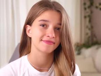 little_poetry chaturbate stream image