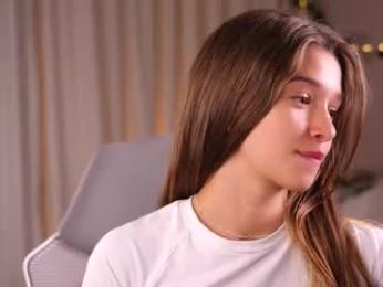 little_poetry chaturbate stream image