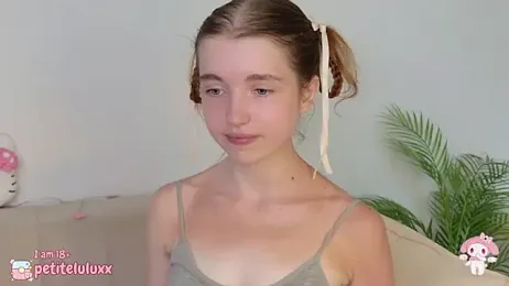 petiteluluxx stripchat stream image
