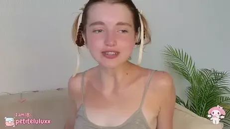 petiteluluxx stripchat stream image