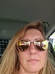 SheIsSomething stripchat stream image