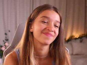 little_poetry chaturbate stream image