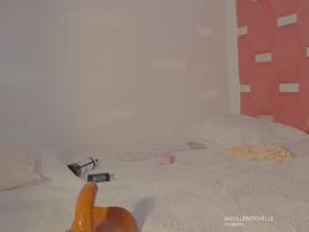 nicolle_mitchelle chaturbate stream image