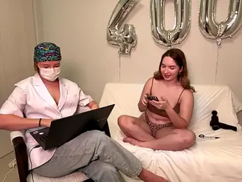 Nura_n_Sarah stripchat stream image