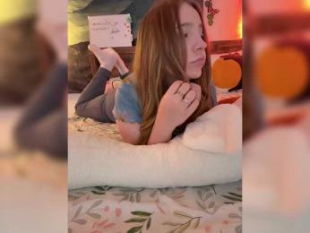 LittleDelora bongacams stream image