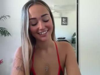 luvlivvyy chaturbate stream image