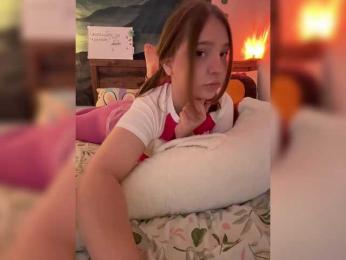 LittleDelora bongacams stream image