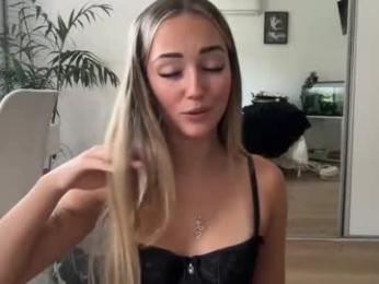 luvlivvyy chaturbate stream image