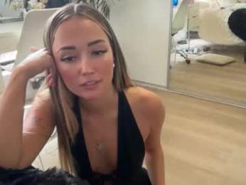 luvlivvyy chaturbate stream image