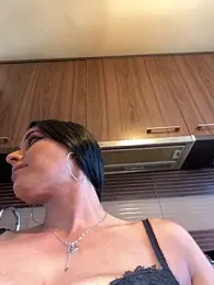 Hotmomcheckk_ stripchat stream image